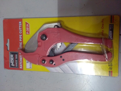 Pipe cutter